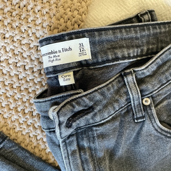 Abercrombie & Fitch jeans - Picture 2 of 4